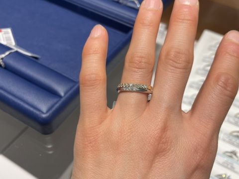 【銀座ダイヤモンドシライシの口コミ】 まずは、なんといっても、デザインが、気に入りました
カジュアルな服装が…