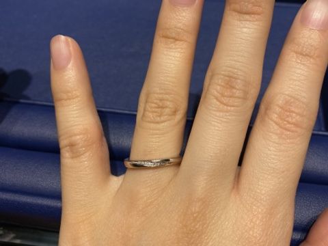 【銀座ダイヤモンドシライシの口コミ】 デザインがダイヤがたくさん付いていますが、埋め込まれているので輝きが…