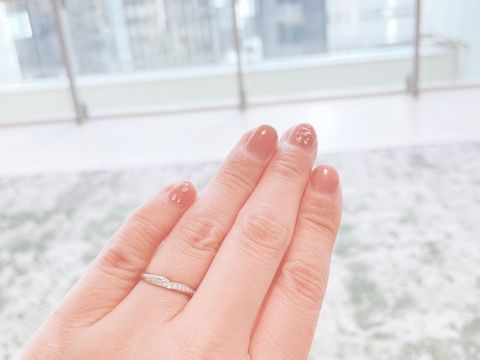 【銀座ダイヤモンドシライシの口コミ】 デザインで決めました。
ゆるいウェーブと丸みのあるデザインが可愛らしい…