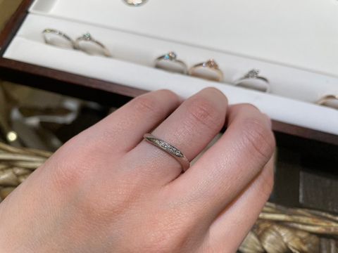 【杢目金屋(もくめがねや)の口コミ】 木目が特徴的です。肌馴染みが良いと感じました。付け心地も違和感がなか…