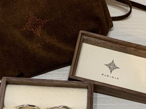 【PORTADA(ポルターダ)の口コミ】 女性用はノクターン、男性用はオーラという種類を選びました。どちらも細…