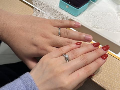【ティファニー(Tiffany & Co.)の口コミ】 サプライズでもらった婚約指輪がティファニーのものだったので、他のブラ…