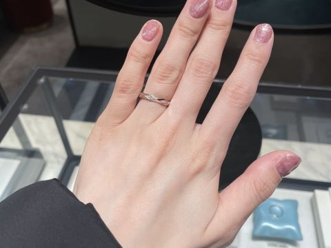 【ブシュロン(BOUCHERON)の口コミ】 ひし形組み合わせたようなシルエットなのでダイヤがない部分もキラキラし…