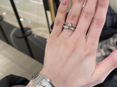 【シャネル(CHANEL)の口コミ】 CHANELのトレードマーク「カメリア」の真ん中に一粒ダイヤがある可愛くて…