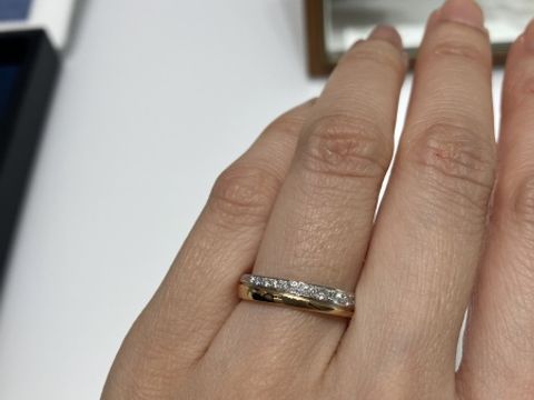 【4℃ BRIDAL(ヨンドシーブライダル)の口コミ】 ダイヤモンドが華やかにあしらわれていて、太さもあるリングなので歳を重…