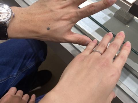 【アイプリモ(I-PRIMO)の口コミ】 細めのウェーブでとても指に馴染みやすいデザインになっています。また、…