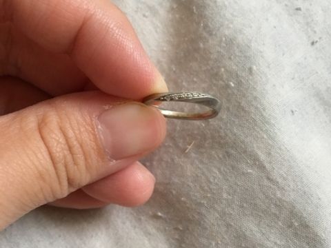 【4℃ BRIDAL(ヨンドシーブライダル)の口コミ】 同じ4℃さんで婚約指輪指輪も購入したので、重ねづけした時に綺麗に見える…