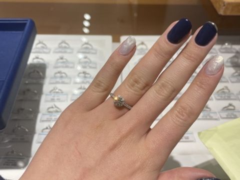 【銀座ダイヤモンドシライシの口コミ】 とにかくダイヤモンドが大きくて、綺麗なものがよく、いろんなブランドを…