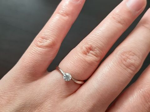 【GALA JEWELRY(ガラジュエリー)の口コミ】 色々と調べて価格帯の割にダイヤモンドの品質が良いと知ったからです。ま…