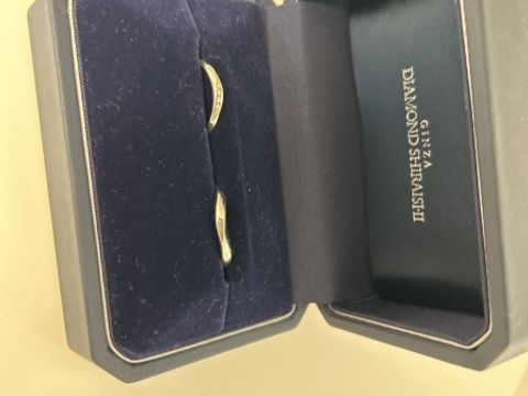 【銀座ダイヤモンドシライシの口コミ】 いろいろなブランドさんの指輪を見学したのですが、V字のタイプが気に入っ…