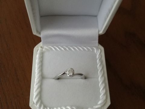 【4℃ BRIDAL(ヨンドシーブライダル)の口コミ】 このブランドのペアリングを購入したことがあり、気に入っていたので、今…