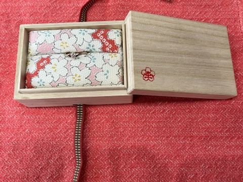 【杢目金屋(もくめがねや)の口コミ】 素材、ダイヤモンド、付属の宝石などデザイン以外はすべて、主人と店員さ…