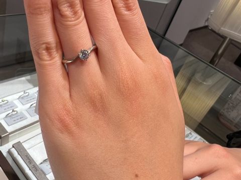 【アイプリモ(I-PRIMO)の口コミ】 店頭で色々な指輪を試着させていただきましたが、1番素敵な指輪だったと思…