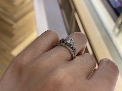 【PORTADA(ポルターダ)の口コミ】 指輪のデザインで決めました。最初は価格も検討材料でしたが、最終的に比…