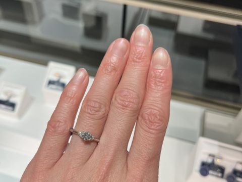 【ROYAL ASSCHER(ロイヤル・アッシャー)の口コミ】 ダイヤモンドの世界三大カッターズなので、とてもダイヤモンドが綺麗でし…