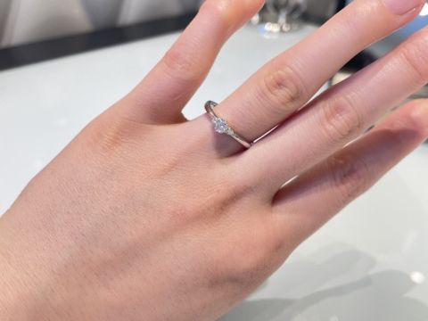 【JKPLANET(JKプラネット)の口コミ】 私の好きなキラキラで可愛い指輪がたくさんあり、婚約指輪は今までの店舗…