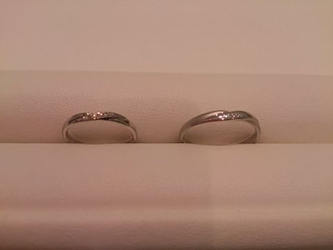 【CAFERING(カフェリング)の口コミ】 付け心地のよさが決め手になりました。婚約指輪は別ブランドで購入したも…