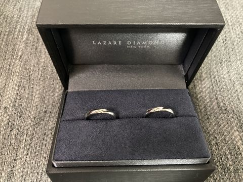 【ラザール ダイヤモンド(LAZARE DIAMOND)の口コミ】 シンプルなデザインですが、男性用も動きがあって2人で着けるとペア感が出…