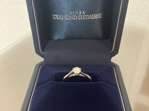 【銀座ダイヤモンドシライシの口コミ】 写真の2枚目でわかるように、ダイヤモンドの部分に高さのあり、支えている…