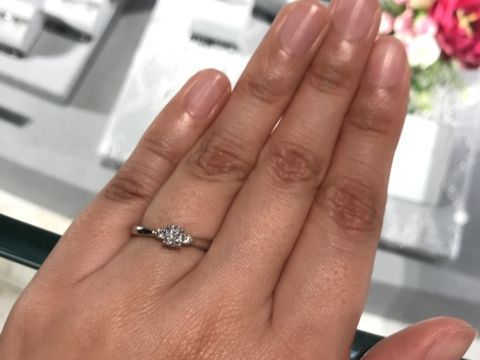 【ヴァンドーム青山(VENDOME AOYAMA)の口コミ】 私はストレートで、ダイヤモンドが3つ並んでいるスタイルが好みだったので…