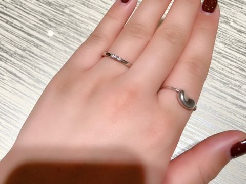 【TRECENTI(トレセンテ)の口コミ】 ダイヤが埋めこまれているデザインはよく見ますが
3つ全て立体的にデザイ…