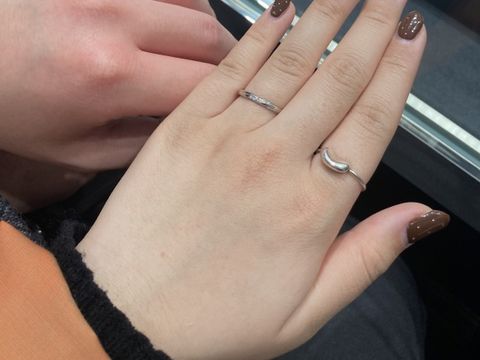 【エクセルコダイヤモンド(EXELCO DIAMOND)の口コミ】 ダイヤの輝きがとにかく綺麗！という印象でした。
男性のリングはシンプル…