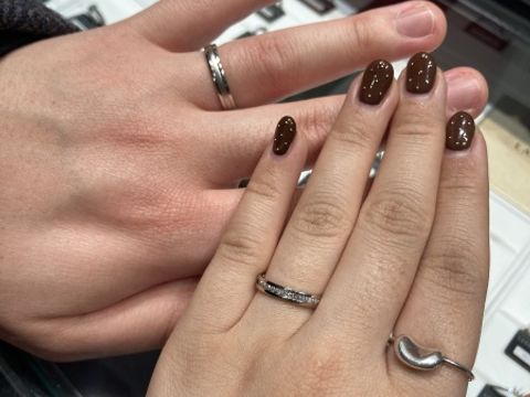 【ラザール ダイヤモンド(LAZARE DIAMOND)の口コミ】 ダイヤがたくさんついていてキラキラ！！
同じ大きさのダイヤが半周してい…