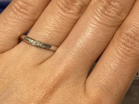 【銀座ダイヤモンドシライシの口コミ】 デザインが本当に多くって、たくさんの種類の中から選ぶのが大変でした。…