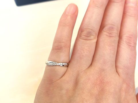 【ヴァンドーム青山(VENDOME AOYAMA)の口コミ】 クロスしているデザインのもので探していてヴァンドームさんで試着を決め…