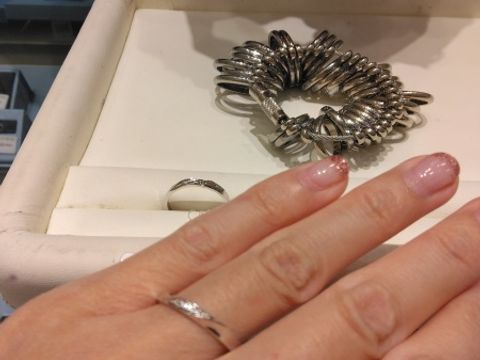 【Tis(ティス)の口コミ】 シンプルで日常生活に溶け込む大人のデザインです。
とても上品でさりげな…