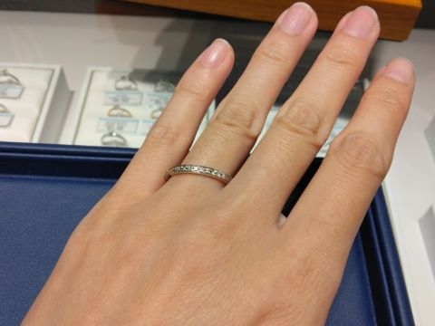 【銀座ダイヤモンドシライシの口コミ】 丸みがかったリングでとても可愛らしいデザインです。
指なじみがよく、し…