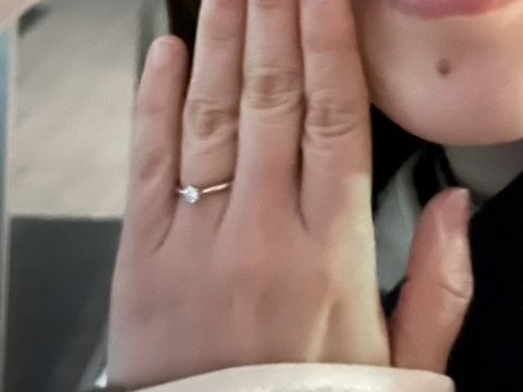 【銀座ダイヤモンドシライシの口コミ】 プレゼントする相手の肌感が白かったため、プラチナでシンプルなデザイン…