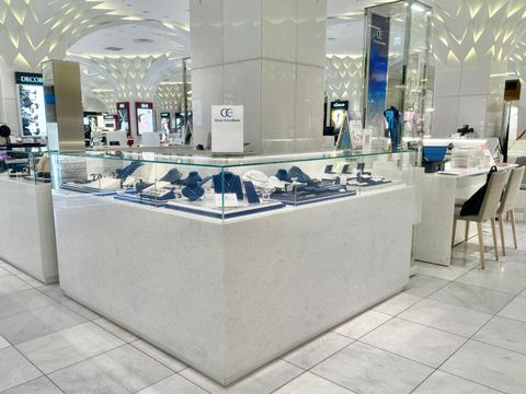 Over Excellent(オーバーエクセレント)日本橋三越本店