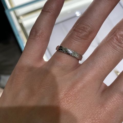 【シャネル(CHANEL)の口コミ】 婚約指輪はすぐ決まったのですが、結婚指輪は旦那の考えもありますので、…