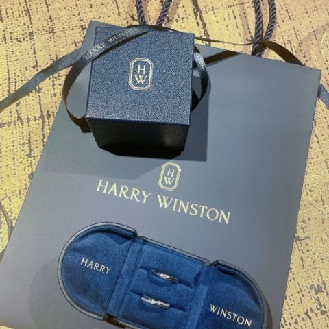 【ハリー・ウィンストン(Harry Winston)の口コミ】 エンゲージリングとの重ね付けもできるマリッジリングを探していました。…