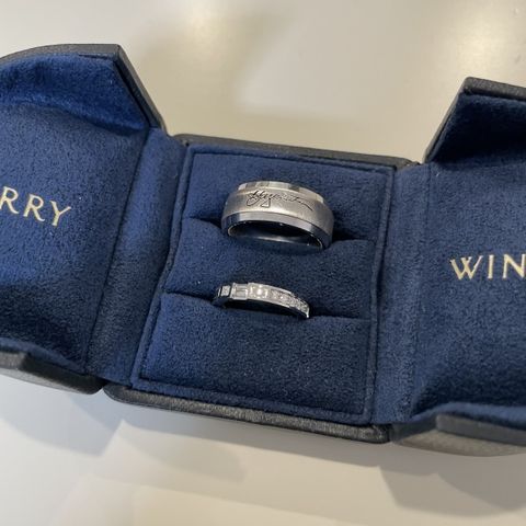 【ハリー・ウィンストン(Harry Winston)の口コミ】 指輪の素材はプラチナが良いと決めていました。デザインはシンプルなもの…