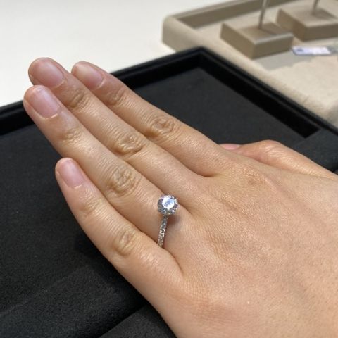 【BRILLIANCE+(ブリリアンスプラス)の口コミ】 デザインで気に入ったのと、ラボグロウンダイヤモンドを使っているという…