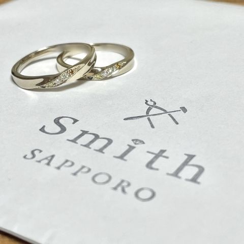 【Smith(工房スミス)札幌店の口コミ】 作り方やリング自体の素材、ジュエリーや彫刻加工、レーザー刻印など、デ…