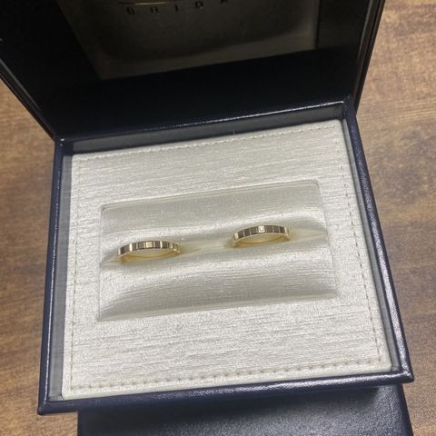 【ショパール(Chopard)の口コミ】 シンプルですがおしゃれなデザインであることです。
また、彼と私と両方が…