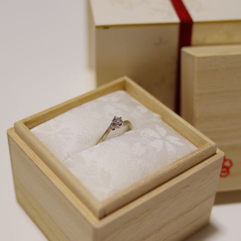 【杢目金屋(もくめがねや)の口コミ】 和風で他と被らない木目調のデザインがとても綺麗でした。日頃から身に付…