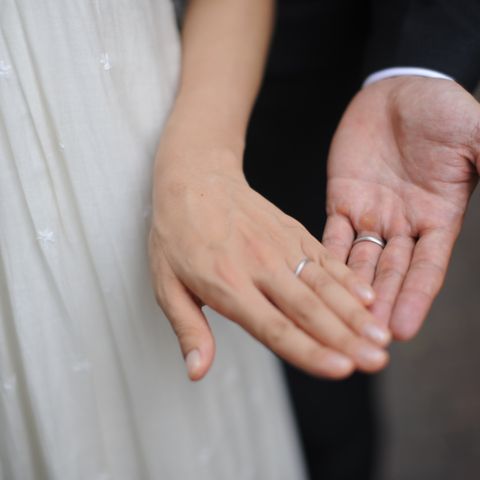 【EARTHRISE(アースライズ)の口コミ】 とてもシンプルなデザインで表面がマット仕上げなので、見た目も自然に指…