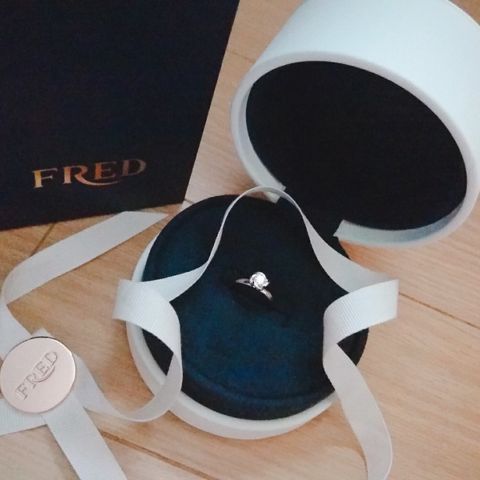 【Fred(フレッド)の口コミ】 色々なブランドやデザインのリングを試着しましたが、こちらのリングが1番…
