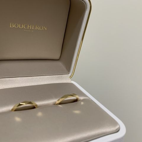 【ブシュロン(BOUCHERON)の口コミ】 デザイン性で決めました。あまり周囲とは被らず、かつ存在感のあるものが…