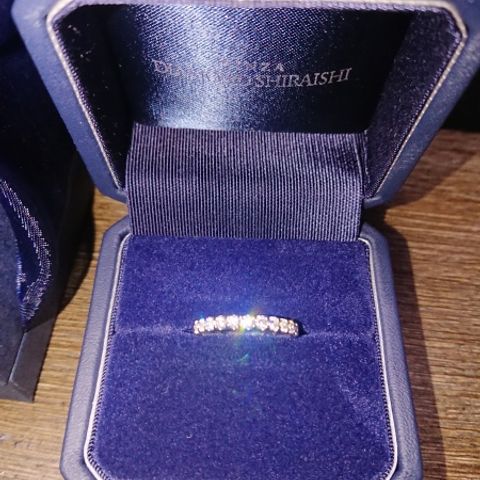 【銀座ダイヤモンドシライシの口コミ】 今年結婚19年目。
何気に「エタニティリングが欲しいなー」と言った事から…
