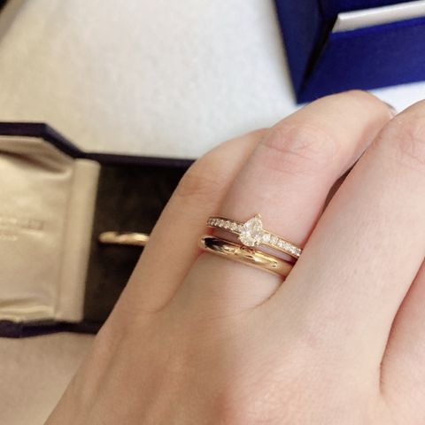 【ショーメ(CHAUMET)の口コミ】 ヨーロッパの方のリングの多くはゴールドなので、ゴールドというポイント
…