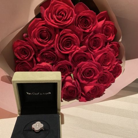 【ヴァン クリーフ＆アーペル(Van Cleef & Arpels)の口コミ】 とにかくアルハンブラのデザインが好みでした。あとは一粒ダイヤの婚約指…