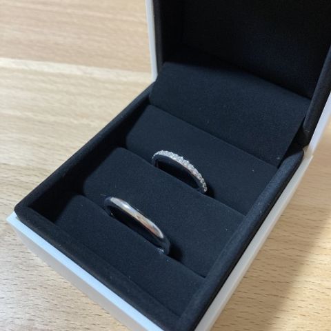 【FOREVERMARK(フォーエバーマーク)の口コミ】 女性用のハーフエタニティのダイヤの輝きが白くて美しいのが決め手でした…