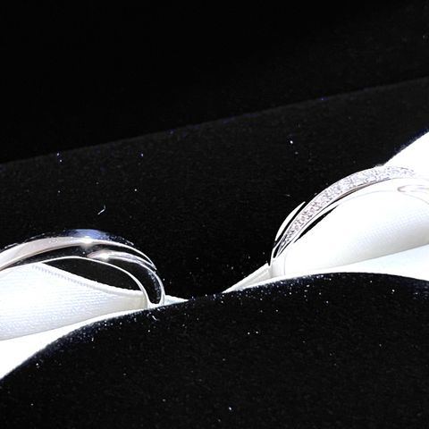 【エクセルコダイヤモンド(EXELCO DIAMOND)の口コミ】 何着か試着して自分の手に合うデザイン、結婚指輪と婚約指輪と重ねてつけ…