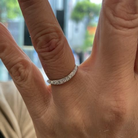 【ラザール ダイヤモンド(LAZARE DIAMOND)の口コミ】 銀婚式を過ぎて結婚指輪を買い替えました。事前にネットで調べた時には候…