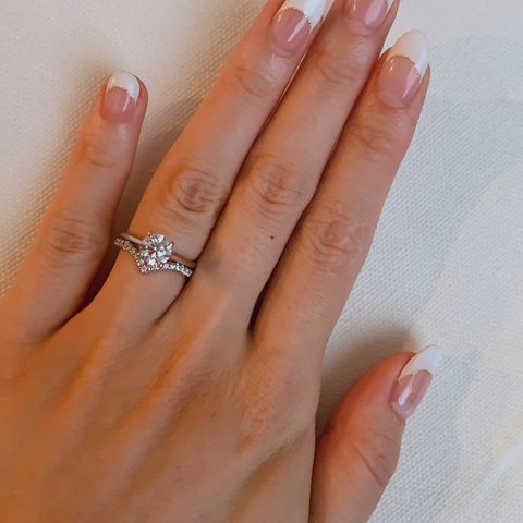 【グラフ(GRAFF)の口コミ】 ダイヤモンドの品質の高さ、キラキラと輝く美しさが決め手になり、こちら…